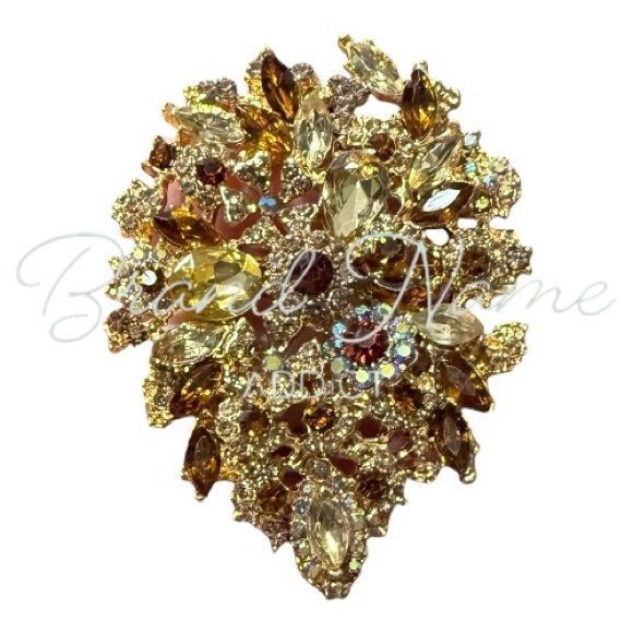 Jewelry - PRICE IS FIRM - Champagne Gold Tone Rhinestone Brooch